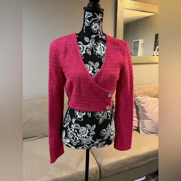 Zara crop blazer. Pink in color. Size medium. - Picture 2 of 3